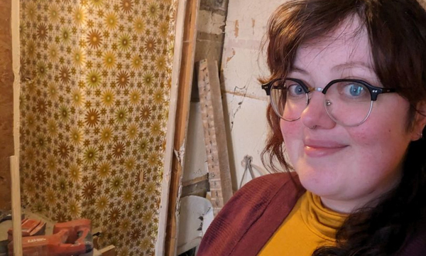 Женщина обнаружила секретную комнату в своей квартире из-за протечки водопровода