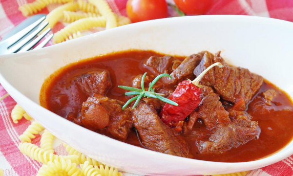 Гуляш по рецепту СССР: представьте, что вы в советской столовой